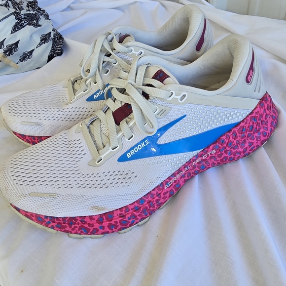 Brooks Shoes - Brooks White and Pink Sneakers